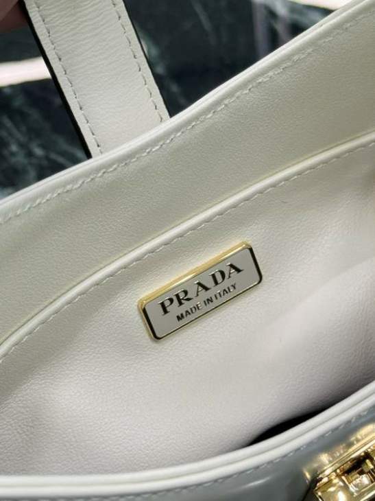 Picture of Prada Handbags _SKUfw187466154fw